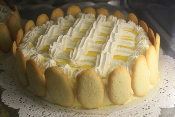 Torta panna, crema e biscotti
